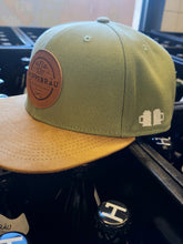 Lade das Bild in den Galerie-Viewer, HOPPEBRÄU Snapback Cap mintgrün/timberland braun