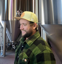 Lade das Bild in den Galerie-Viewer, HOPPEBRÄU Snapback Cap mintgrün/timberland braun