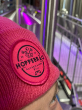 Lade das Bild in den Galerie-Viewer, Hoppebräu Beanie Pink
