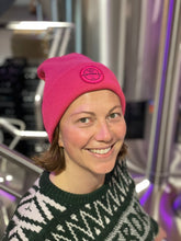 Lade das Bild in den Galerie-Viewer, Hoppebräu Beanie Pink
